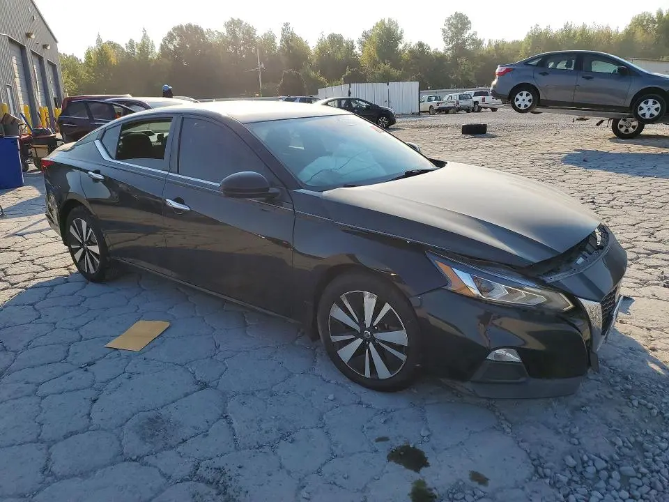 2021 NISSAN ALTIMA SV  