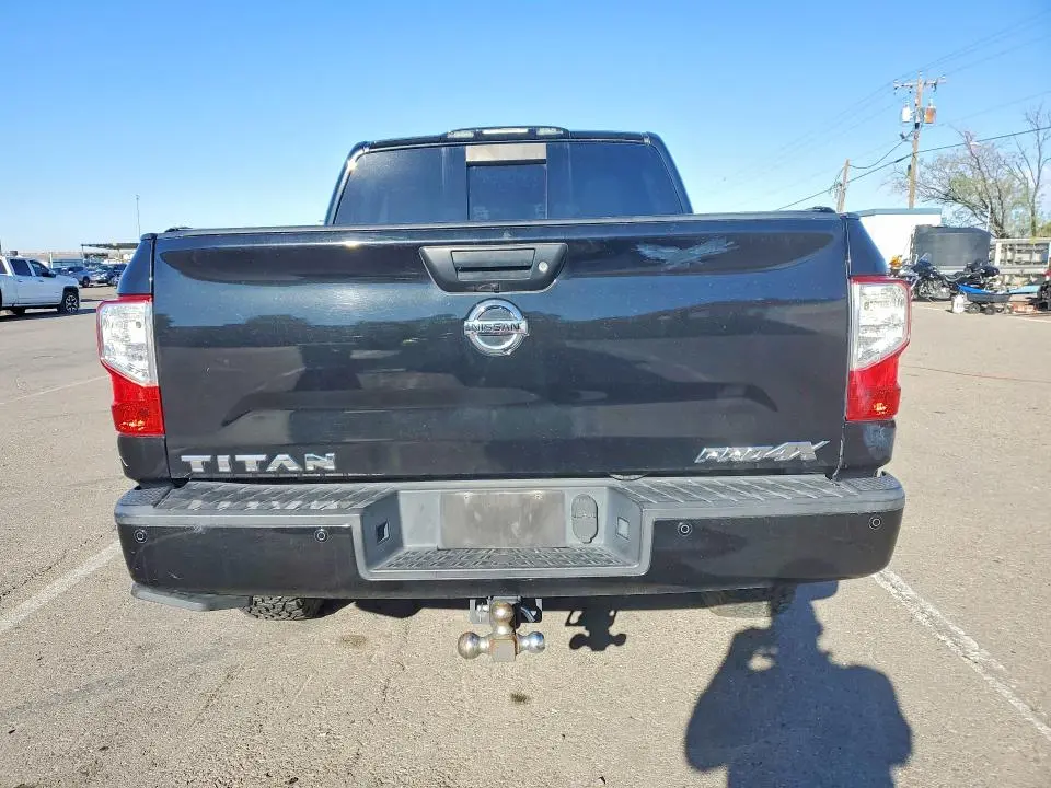 2017 NISSAN TITAN PRO-4X  
