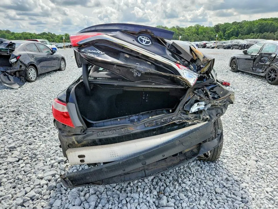 2015 TOYOTA CAMRY SE  