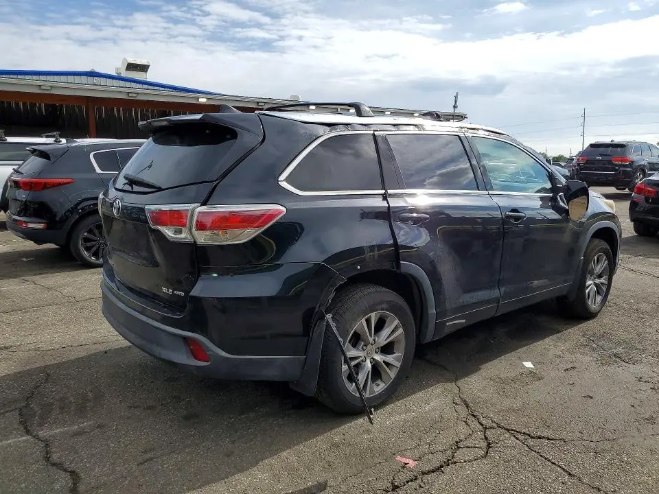 2015 TOYOTA HIGHLANDER XLE  