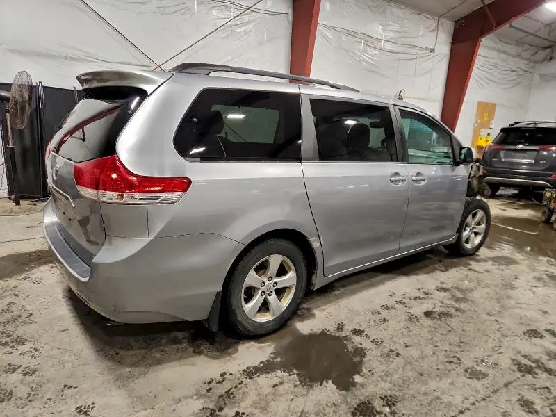 2014 TOYOTA SIENNA LE  