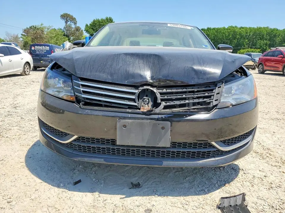 2013 VOLKSWAGEN PASSAT SE  