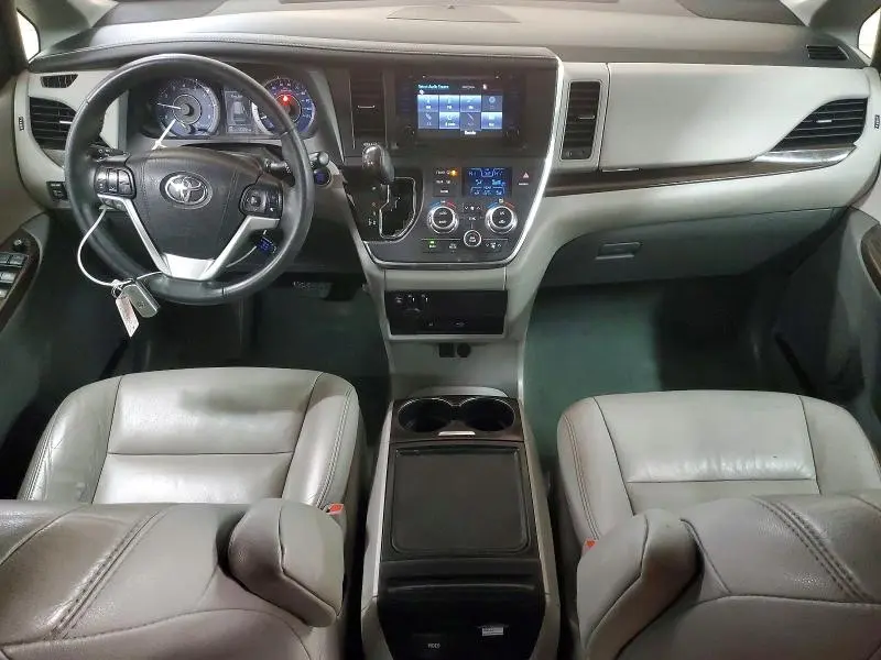 2017 TOYOTA SIENNA XLE PREMIUM 8-PASSENGER  