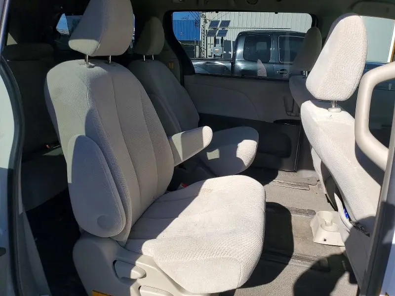 2011 TOYOTA SIENNA LE  