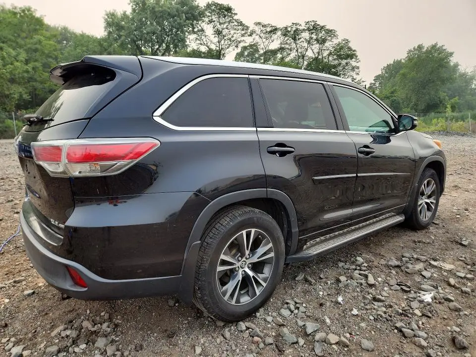 2016 TOYOTA HIGHLANDER XLE  