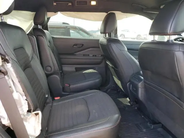 2023 NISSAN PATHFINDER SV  