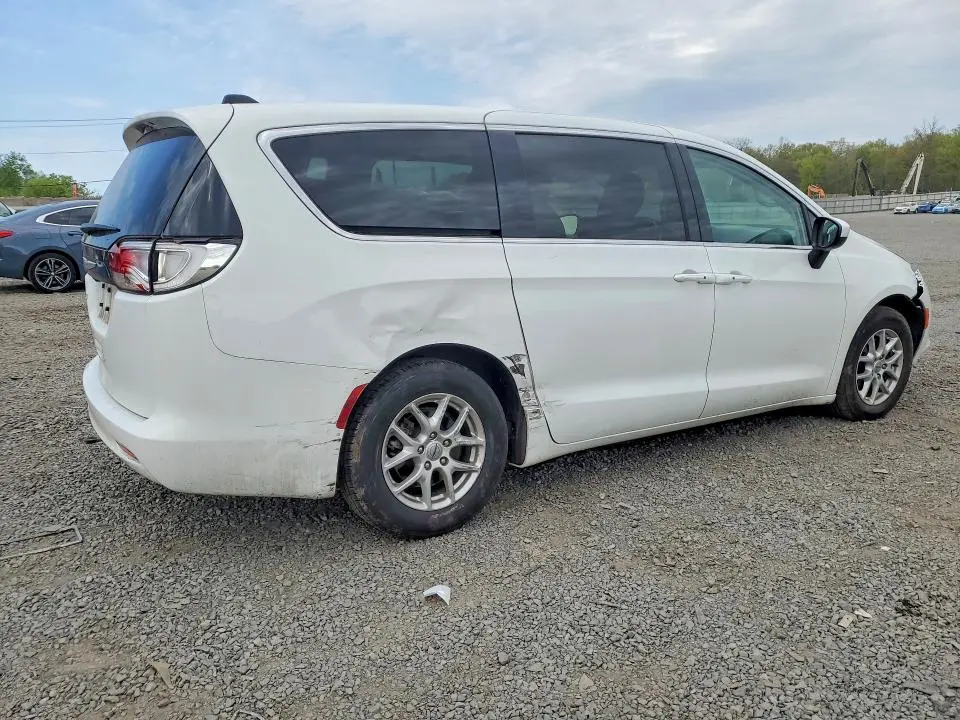 2022 CHRYSLER VOYAGER LX  