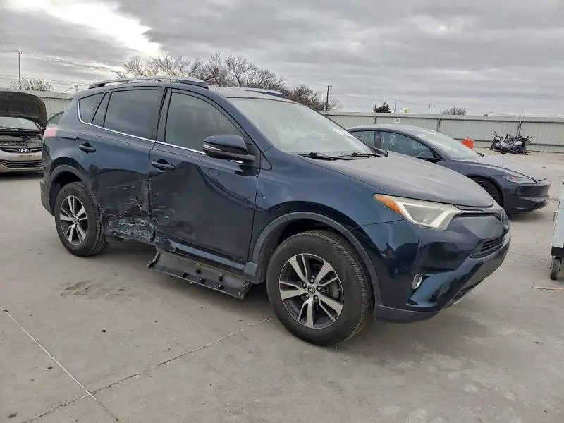 2017 TOYOTA RAV4 XLE  