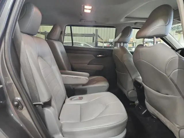 2020 TOYOTA HIGHLANDER XLE  