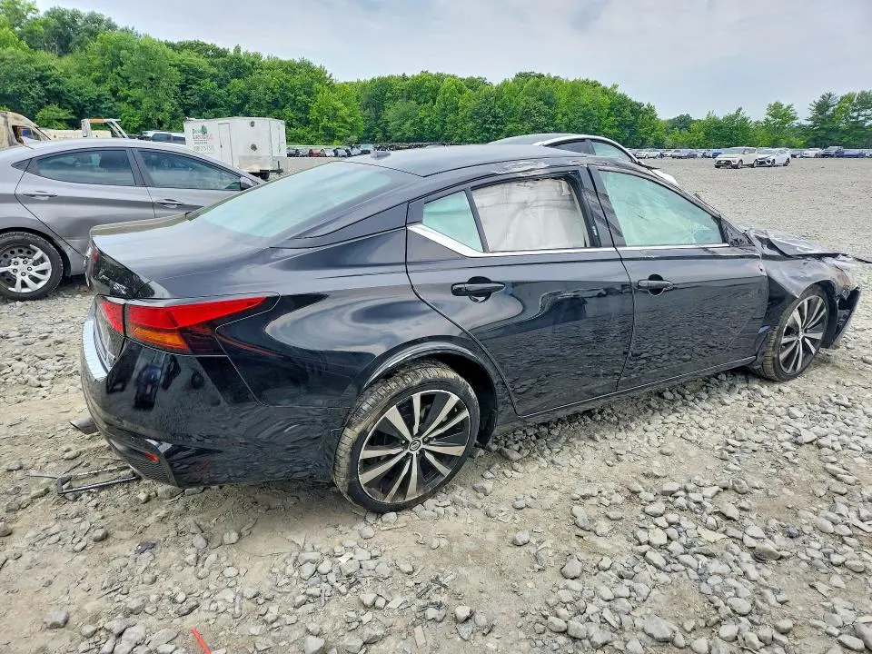 2022 NISSAN ALTIMA SR  