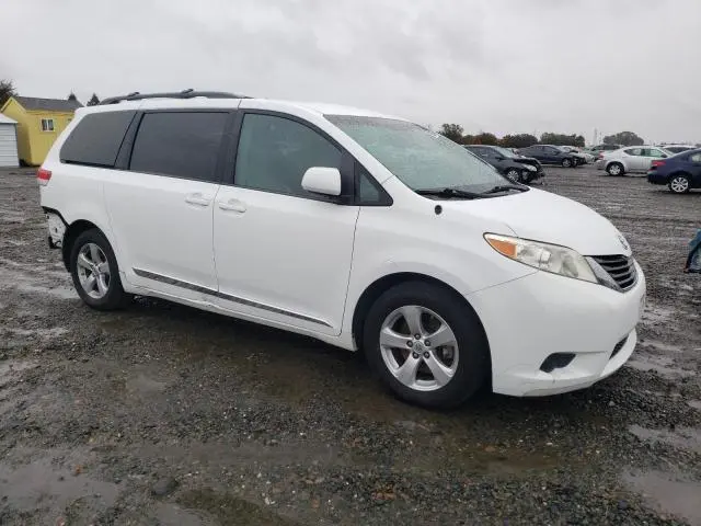 2014 TOYOTA SIENNA LE  