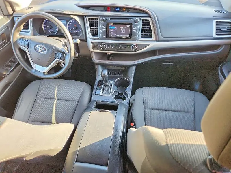 2019 TOYOTA HIGHLANDER LE  