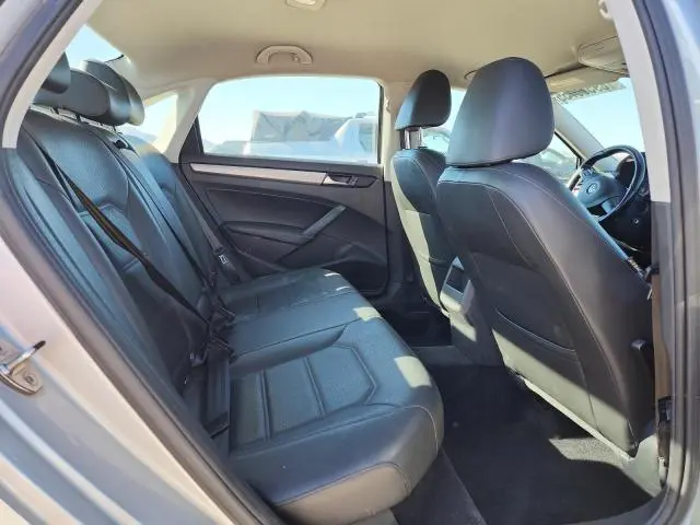 2015 VOLKSWAGEN PASSAT S  