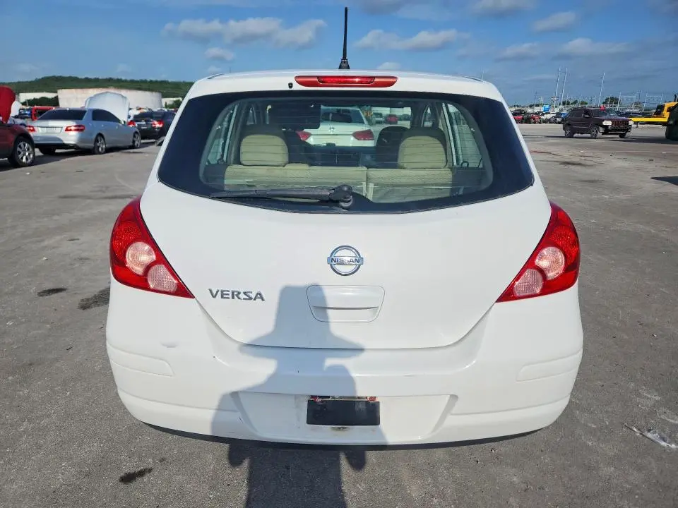 2011 NISSAN VERSA 1.8 S  