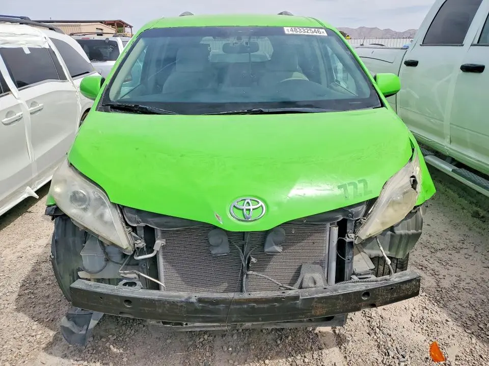 2014 TOYOTA SIENNA LE  