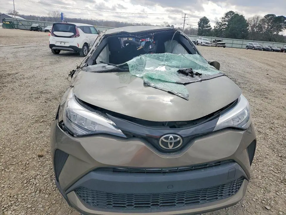 2021 TOYOTA C-HR XLE  
