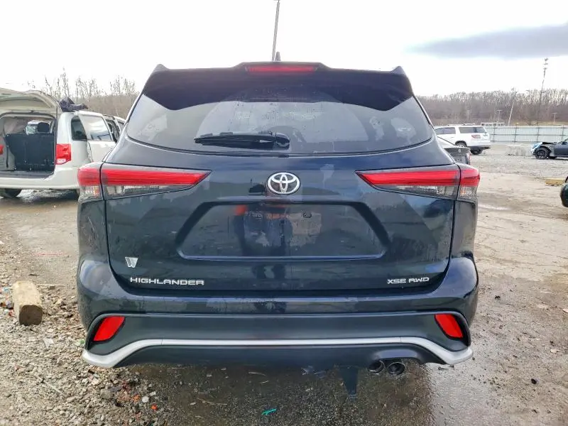 2021 TOYOTA HIGHLANDER XSE  