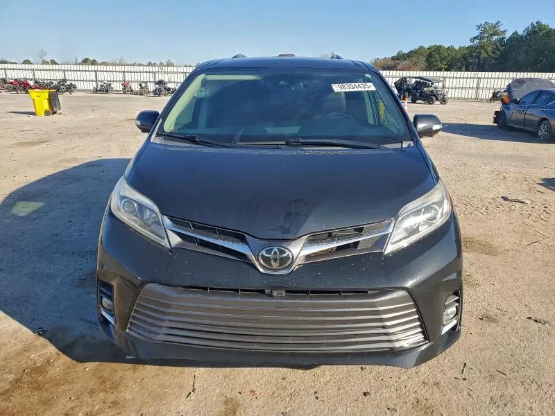 2020 TOYOTA SIENNA XLE  