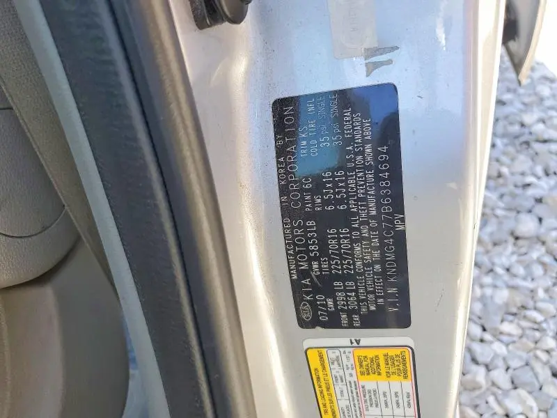 2011 KIA SEDONA LX  