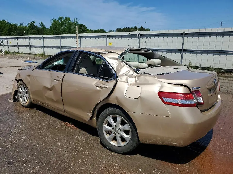 2010 TOYOTA CAMRY LE  