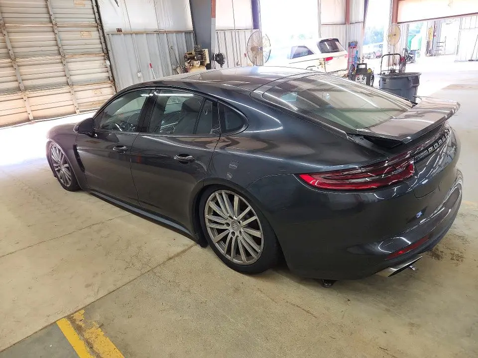 2017 PORSCHE PANAMERA 2  