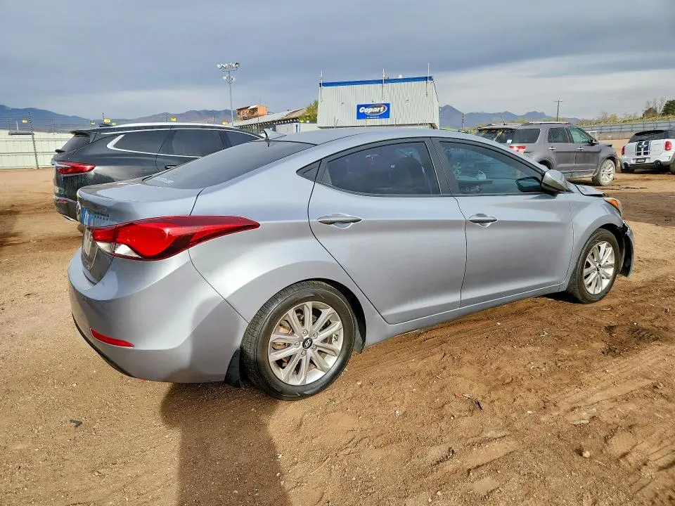 2015 HYUNDAI ELANTRA SE  