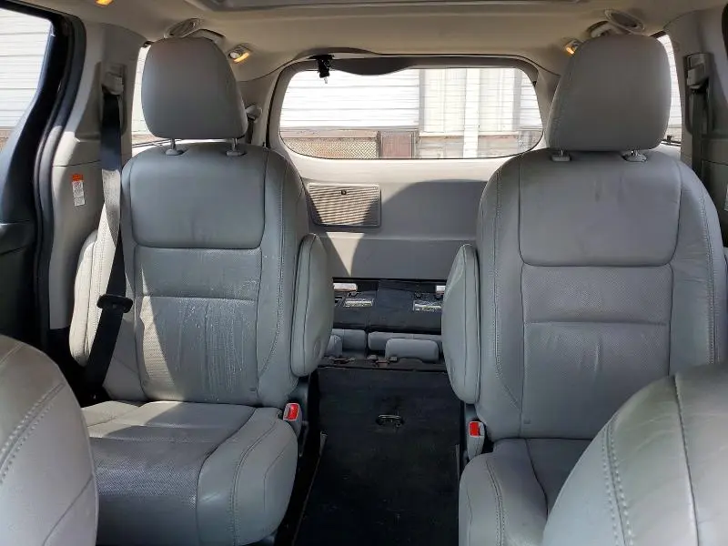 2016 TOYOTA SIENNA LIMITED PREMIUM 7-PASSENGER  