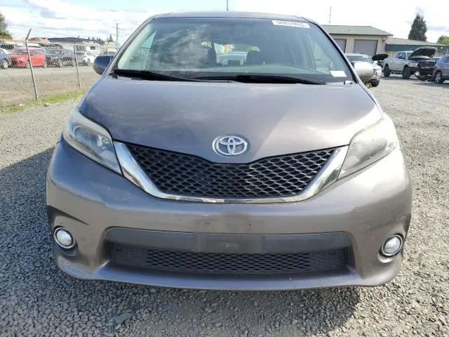 2017 TOYOTA SIENNA SE