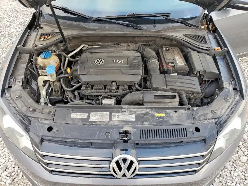 2015 VOLKSWAGEN PASSAT SE  