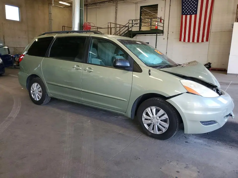 2010 TOYOTA SIENNA LE 7-PASSENGER  