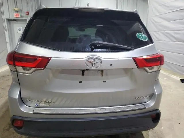 2018 TOYOTA HIGHLANDER SE  