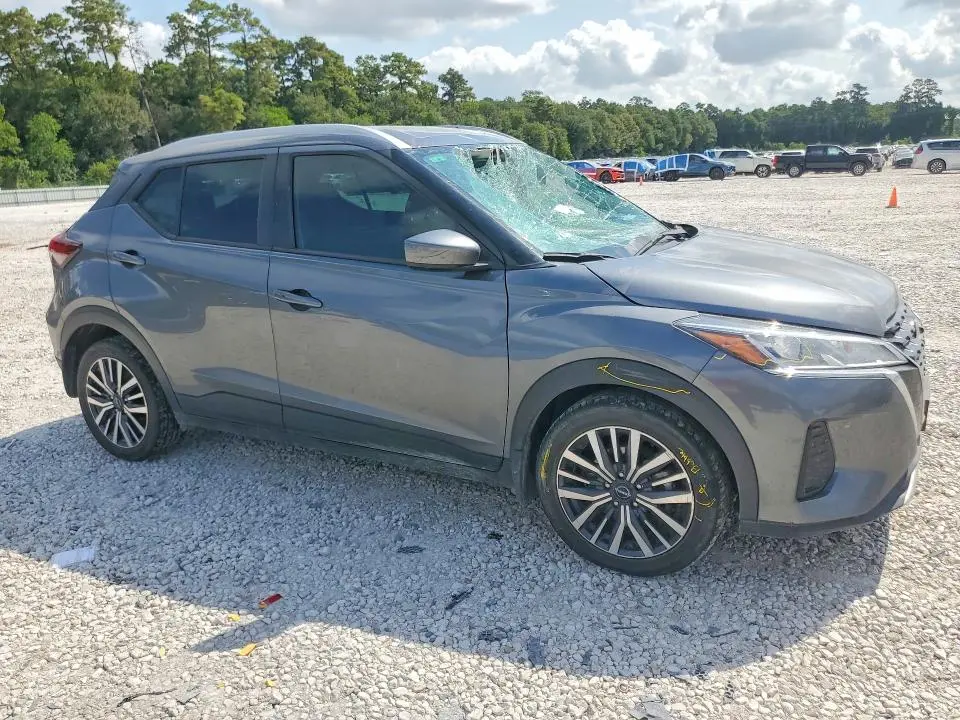 2024 NISSAN KICKS SV  