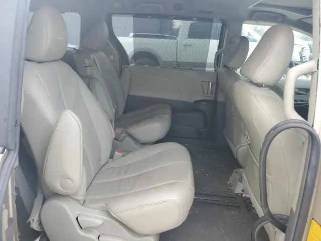 2012 TOYOTA SIENNA XLE  
