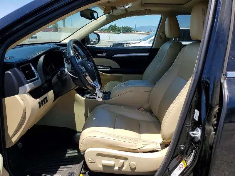 2016 TOYOTA HIGHLANDER XLE  