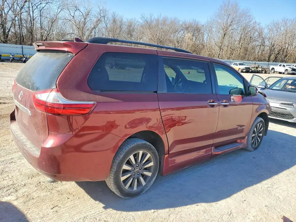 2019 TOYOTA SIENNA LIMITED PREMIUM 7-PASSENGER  