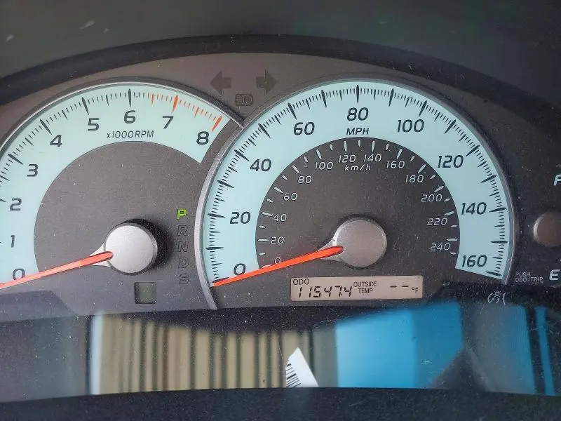 2011 TOYOTA CAMRY SE V6  