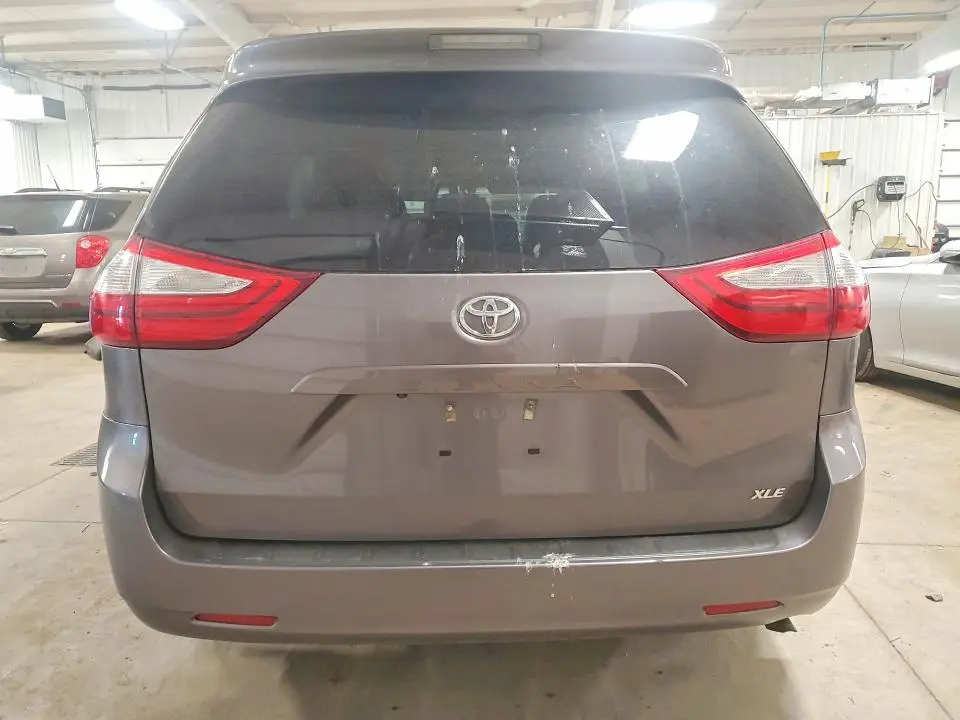 2015 TOYOTA SIENNA XLE 8-PASSENGER  