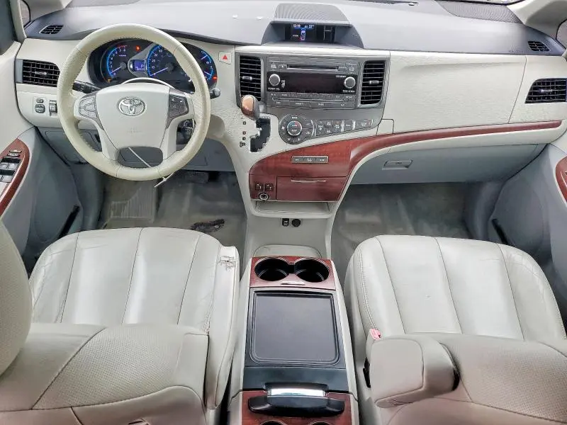 2014 TOYOTA SIENNA XLE 7-PASSENGER  