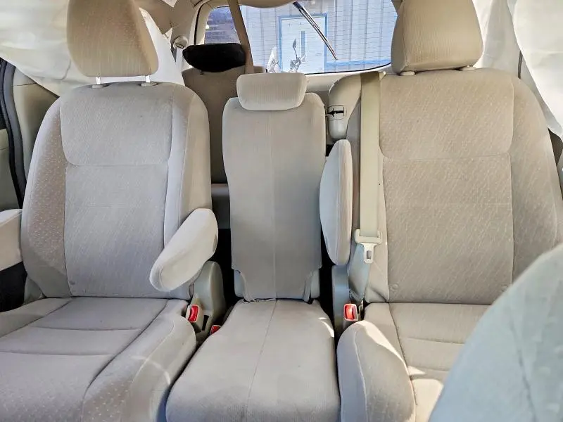 2017 TOYOTA SIENNA LE  