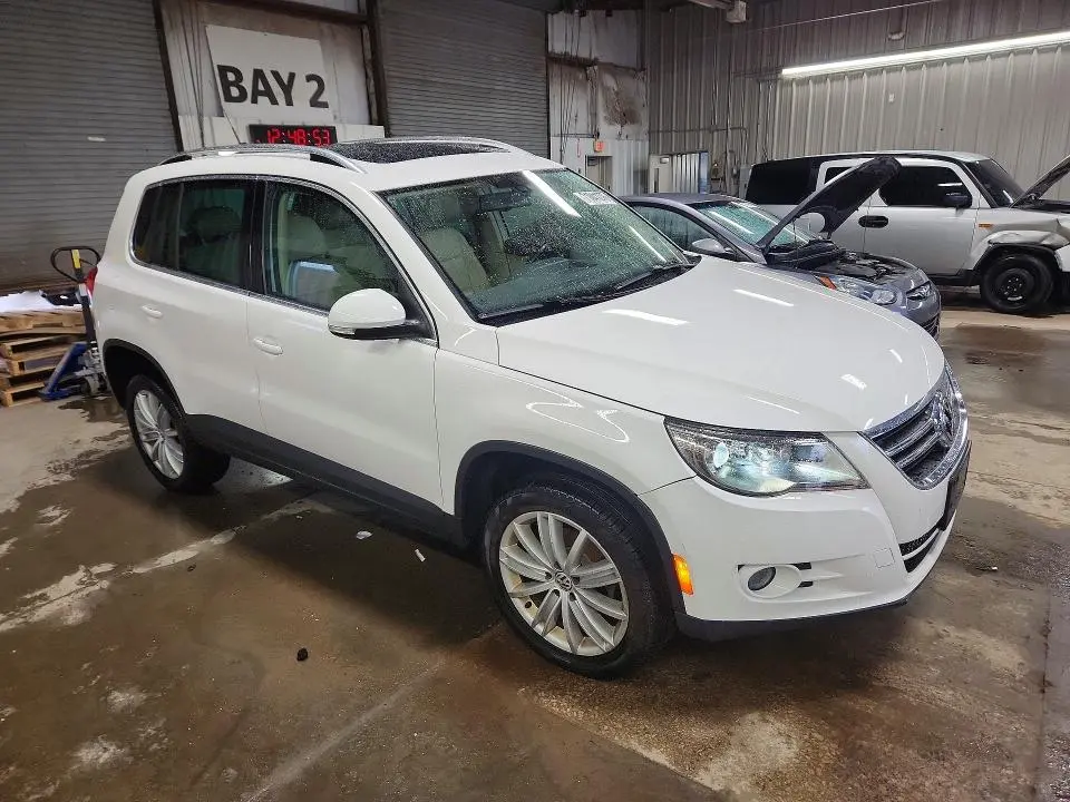 2010 VOLKSWAGEN TIGUAN SE  