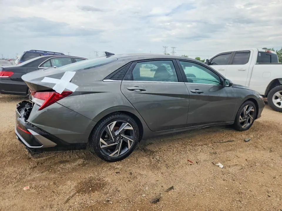 2024 HYUNDAI ELANTRA SEL  