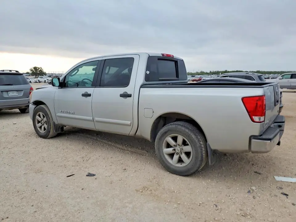 2010 NISSAN TITAN SE  