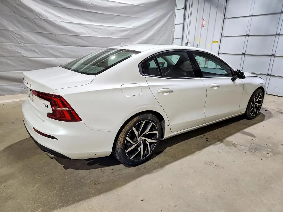 2020 VOLVO S60 T6 MOMENTUM  