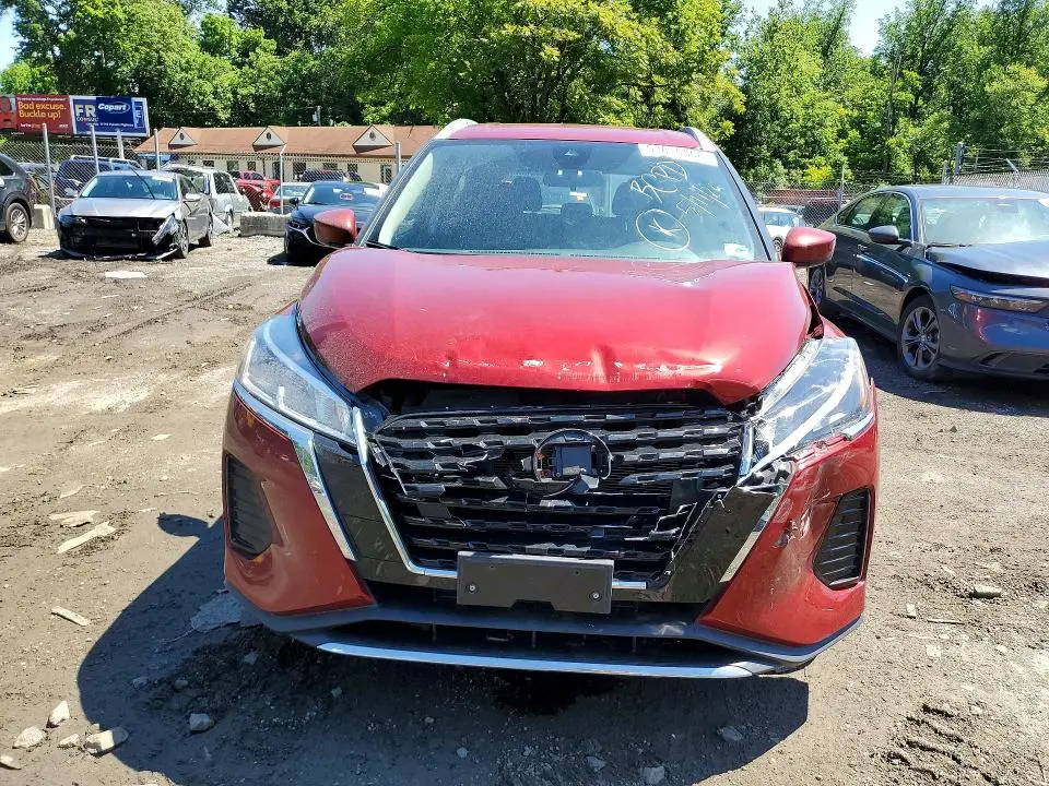 2024 NISSAN KICKS SV  