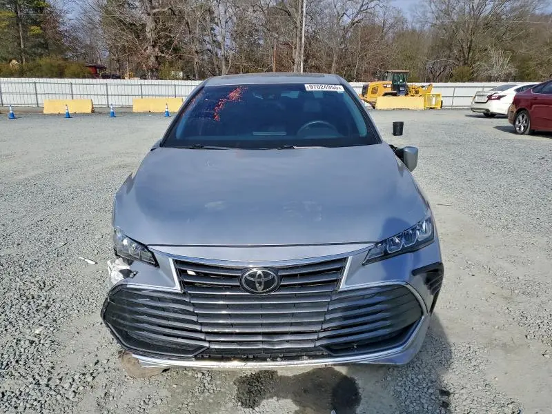 2022 TOYOTA AVALON XLE  
