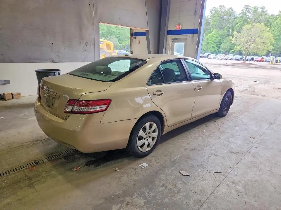 2011 TOYOTA CAMRY LE  