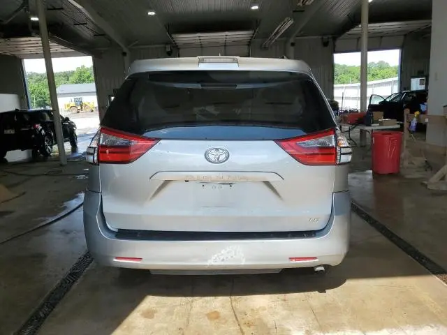 2020 TOYOTA SIENNA LE  