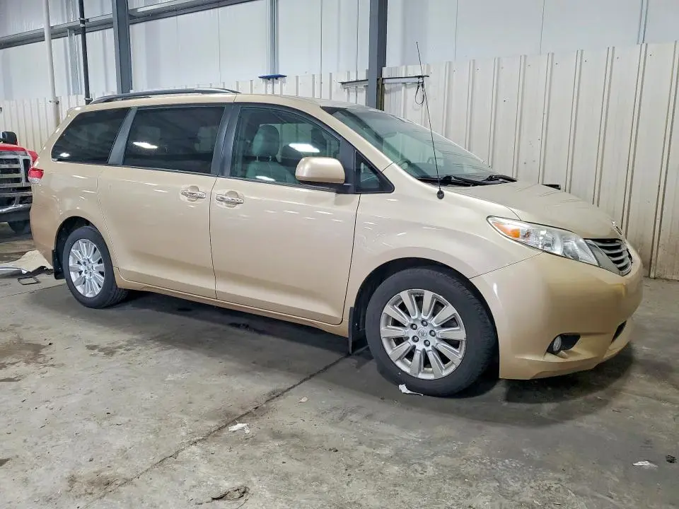 2013 TOYOTA SIENNA XLE 7-PASSENGER  