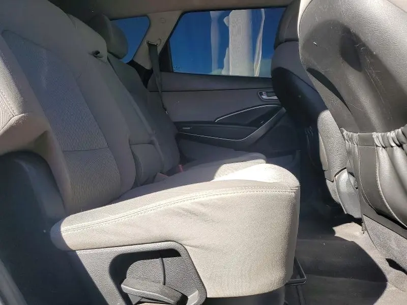 2016 HYUNDAI SANTA FE SE  