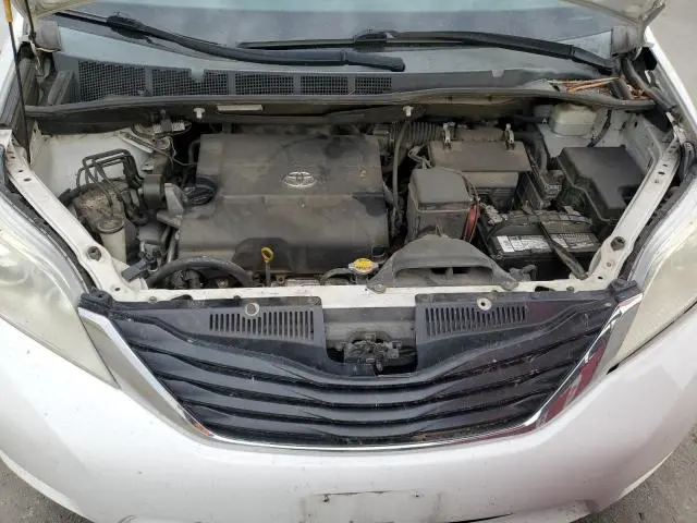 2014 TOYOTA SIENNA LE  